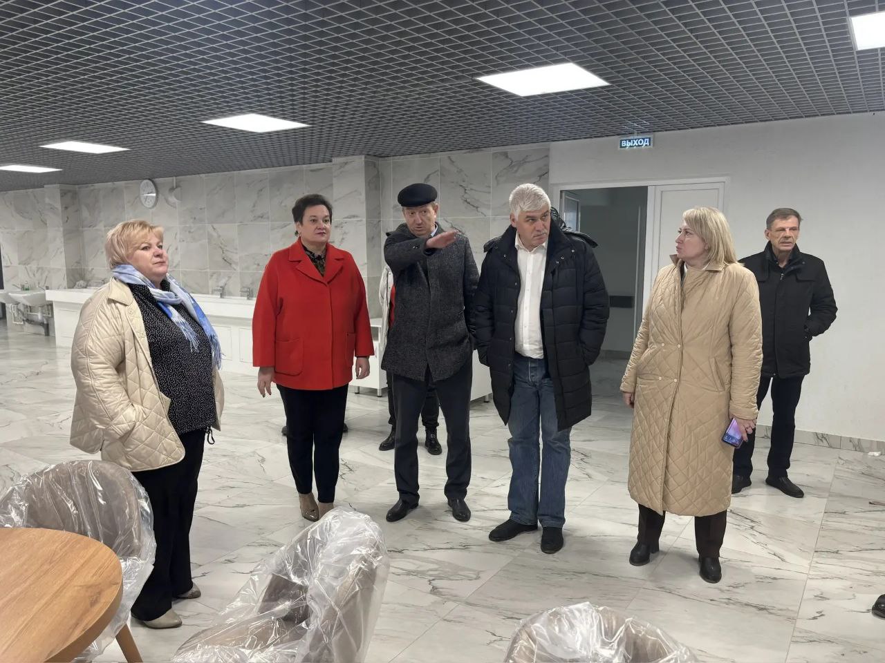 Одним из важных пунктов визита Олега Хохлова стала новый дом-интернат для престарелых и инвалидов в д. Чурилово Курского района Одним из важных пунктов визита Олега Хохлова стала новый дом-интернат для престарелых и инвалидов в д. Чурилово Курского района