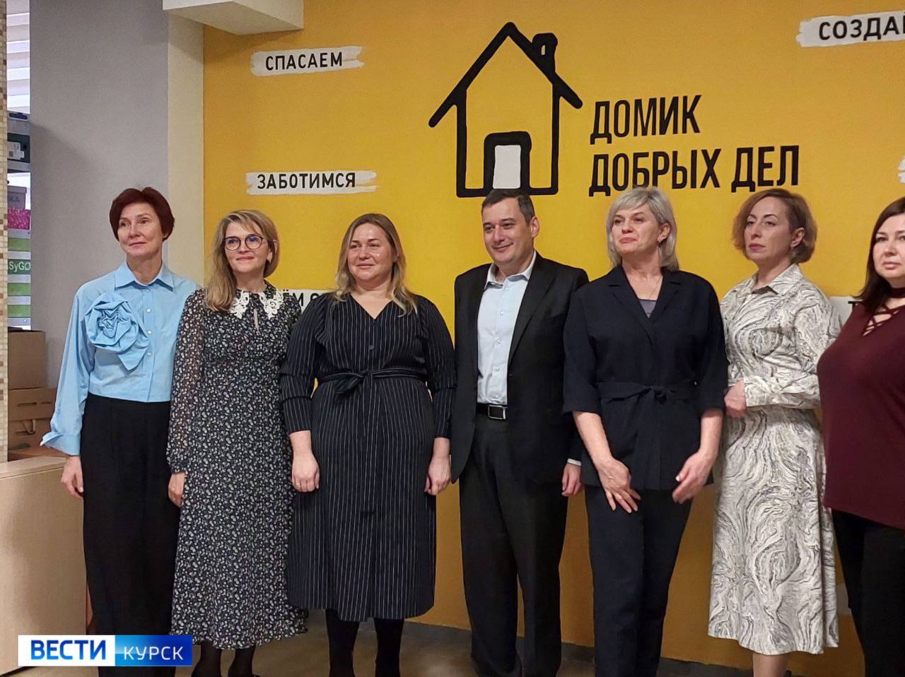 10 лет Домику Добрых дел. Александр Хинштейн вручил организатору проекта Светлане Козиной медаль «Защитник Курской области»