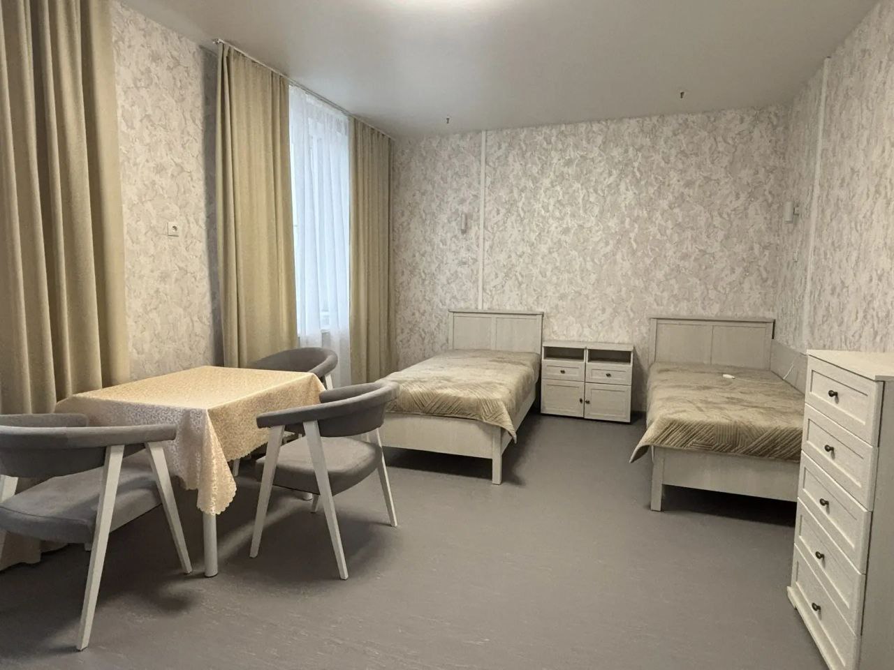 Одним из важных пунктов визита Олега Хохлова стала новый дом-интернат для престарелых и инвалидов в д. Чурилово Курского района Одним из важных пунктов визита Олега Хохлова стала новый дом-интернат для престарелых и инвалидов в д. Чурилово Курского района