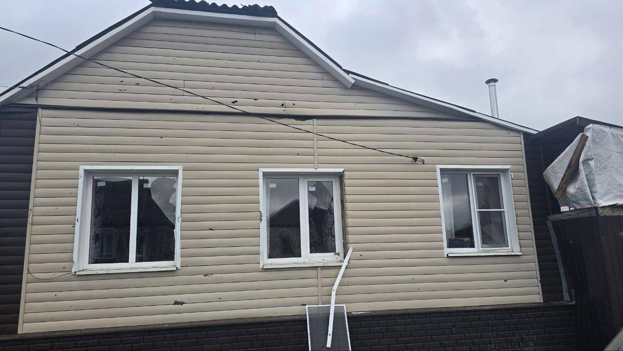 Игорь Кастюкевич: Сегодня очередной удар был нанесен со стороны Украины по домам мирных граждан в г.Льгов. Вражеский БПЛА взорвался в частном секторе Игорь Кастюкевич: Сегодня очередной удар был нанесен со стороны Украины по домам мирных граждан в г.Льгов. Вражеский БПЛА взорвался в частном секторе