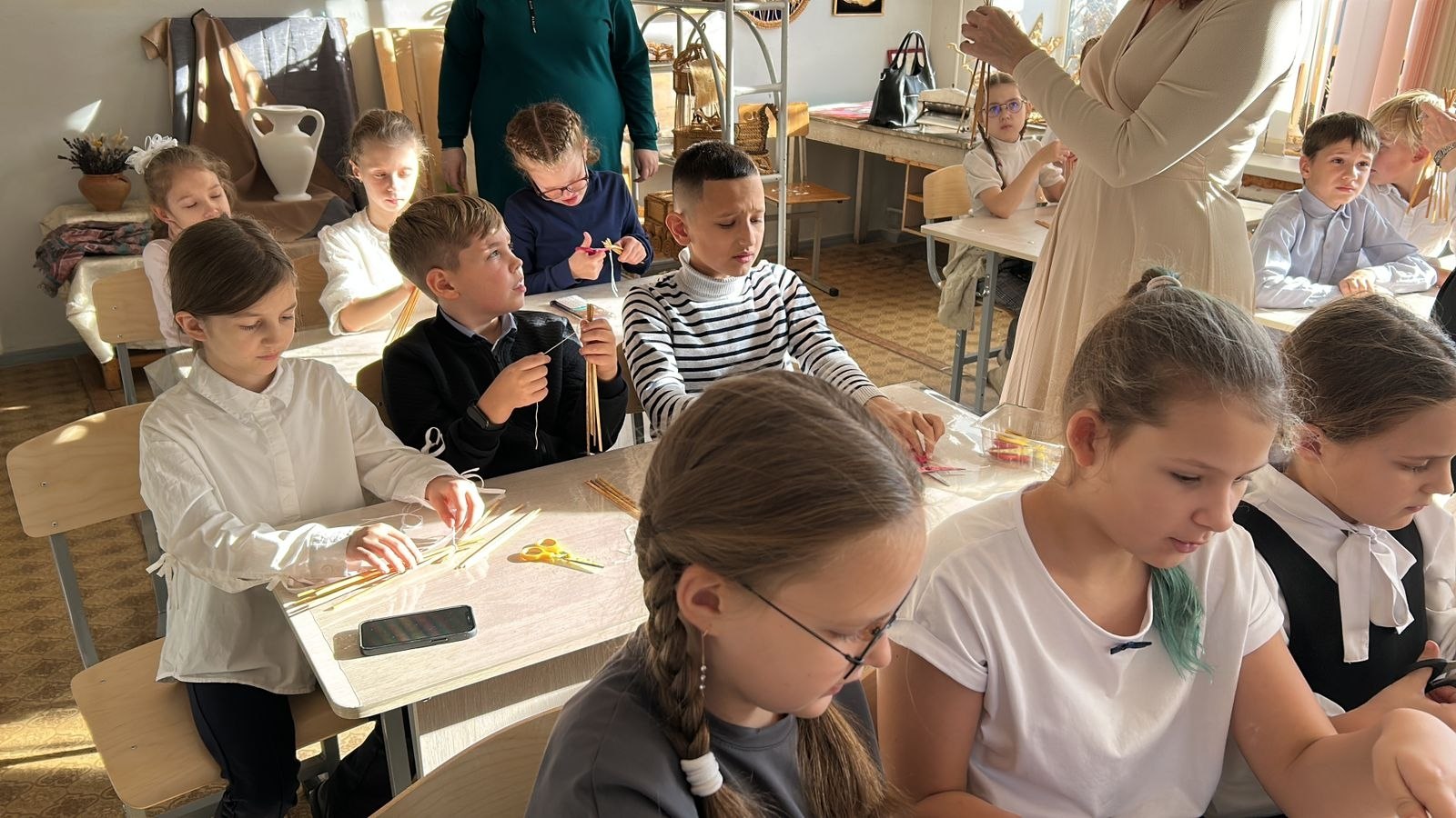 Детская школа художественных ремесел «Артель» приглашает железногорцев и гостей города на экскурсии и мастер-классы! Детская школа художественных ремесел «Артель» приглашает железногорцев и гостей города на экскурсии и мастер-классы!