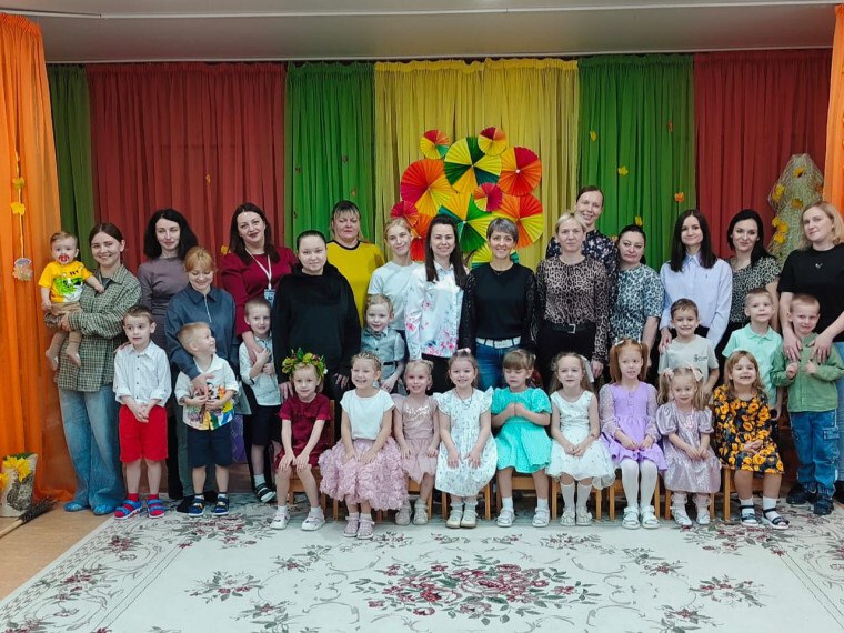 Каждую осень в нашем уютном детском саду №5 "Соловушка" проходят с родителями яркие праздники Осени Каждую осень в нашем уютном детском саду №5 "Соловушка" проходят с родителями яркие праздники Осени