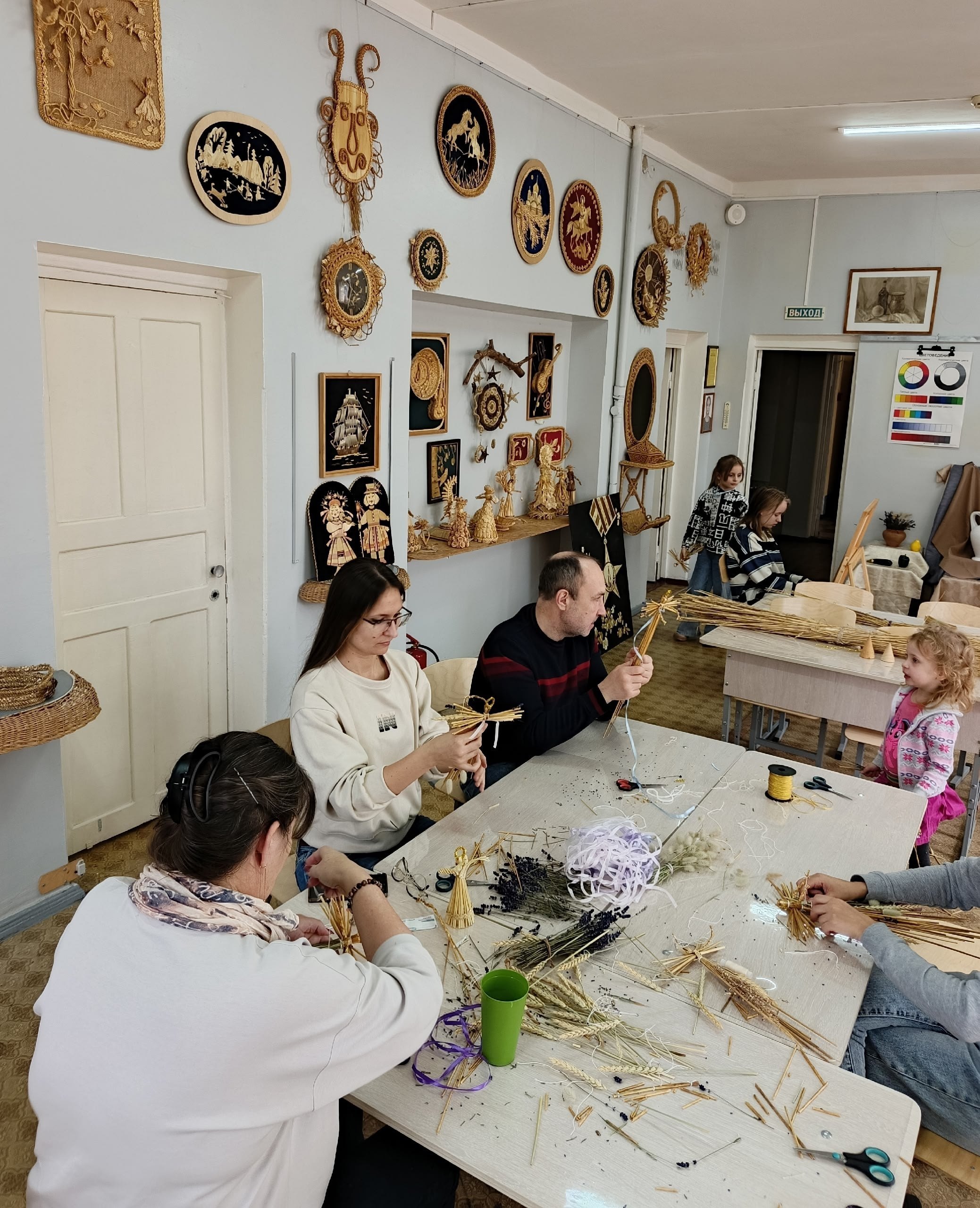 Детская школа художественных ремесел «Артель» приглашает железногорцев и гостей города на экскурсии и мастер-классы! Детская школа художественных ремесел «Артель» приглашает железногорцев и гостей города на экскурсии и мастер-классы!