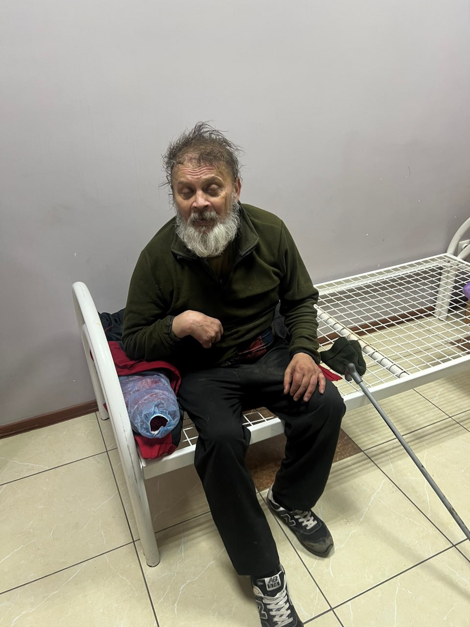 В Курске волонтеры «Домика добрых дел» помогли жившему в подъезде мужчине В Курске волонтеры «Домика добрых дел» помогли жившему в подъезде мужчине