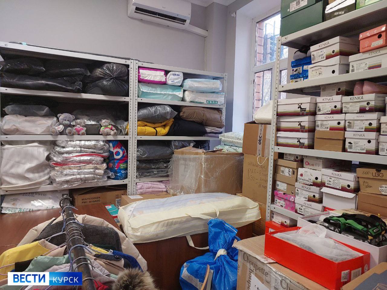 10 лет Домику Добрых дел. Александр Хинштейн вручил организатору проекта Светлане Козиной медаль «Защитник Курской области» 10 лет Домику Добрых дел. Александр Хинштейн вручил организатору проекта Светлане Козиной медаль «Защитник Курской области»