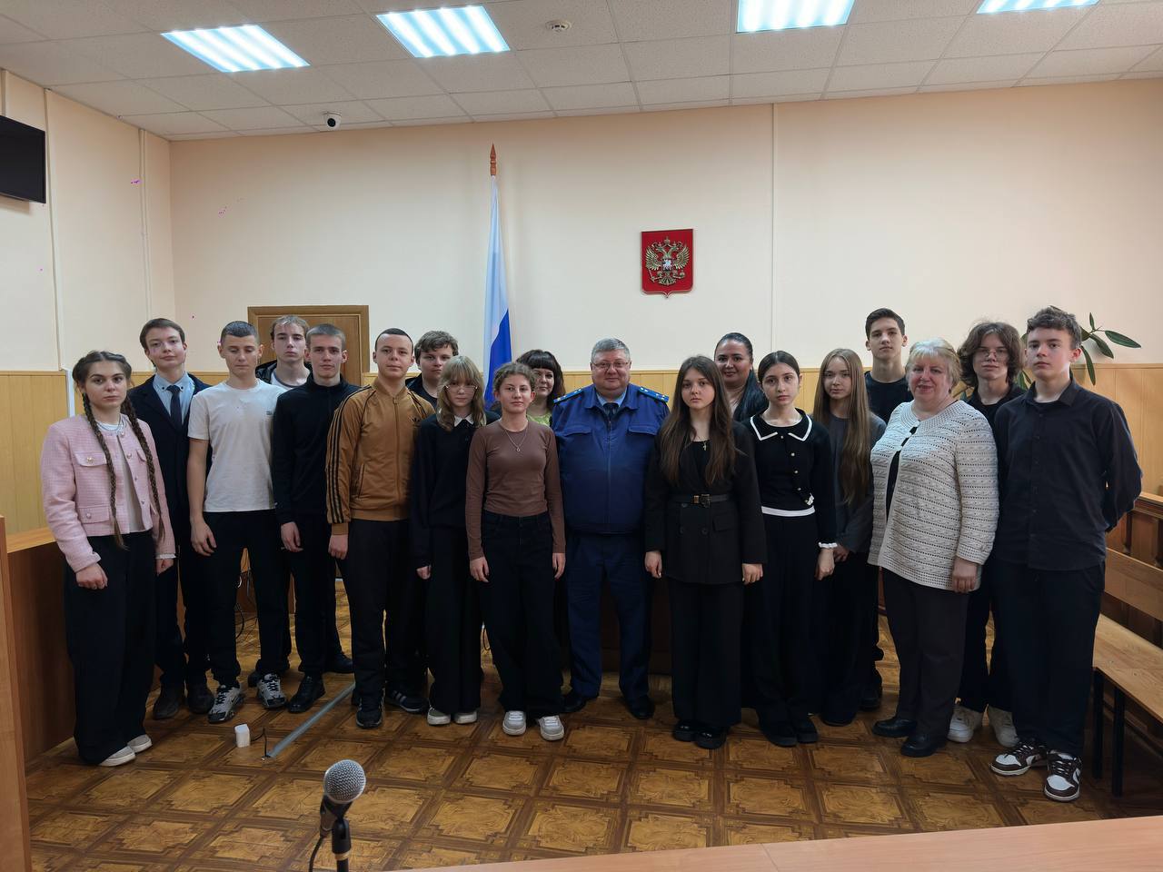 Прокурор Обоянского района принял участие в образовательном мероприятии для школьников Прокурор Обоянского района принял участие в образовательном мероприятии для школьников