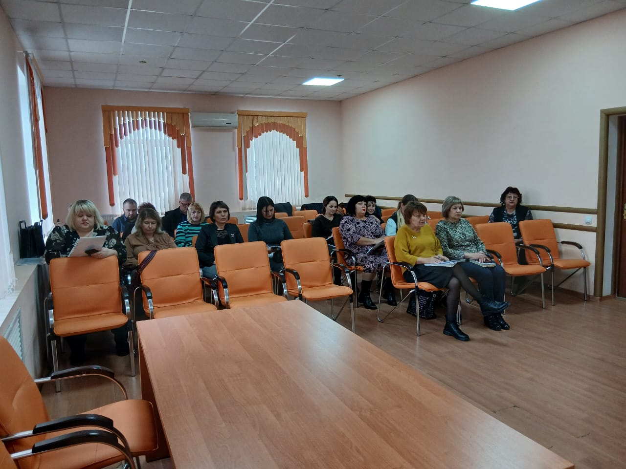 Геннадий Енютин: 13 ноября провел совещание с руководителями образовательных учреждений по актуальным вопросам: создание оптимальных условий для повышения качества образовательного и воспитательного процессов, организация...