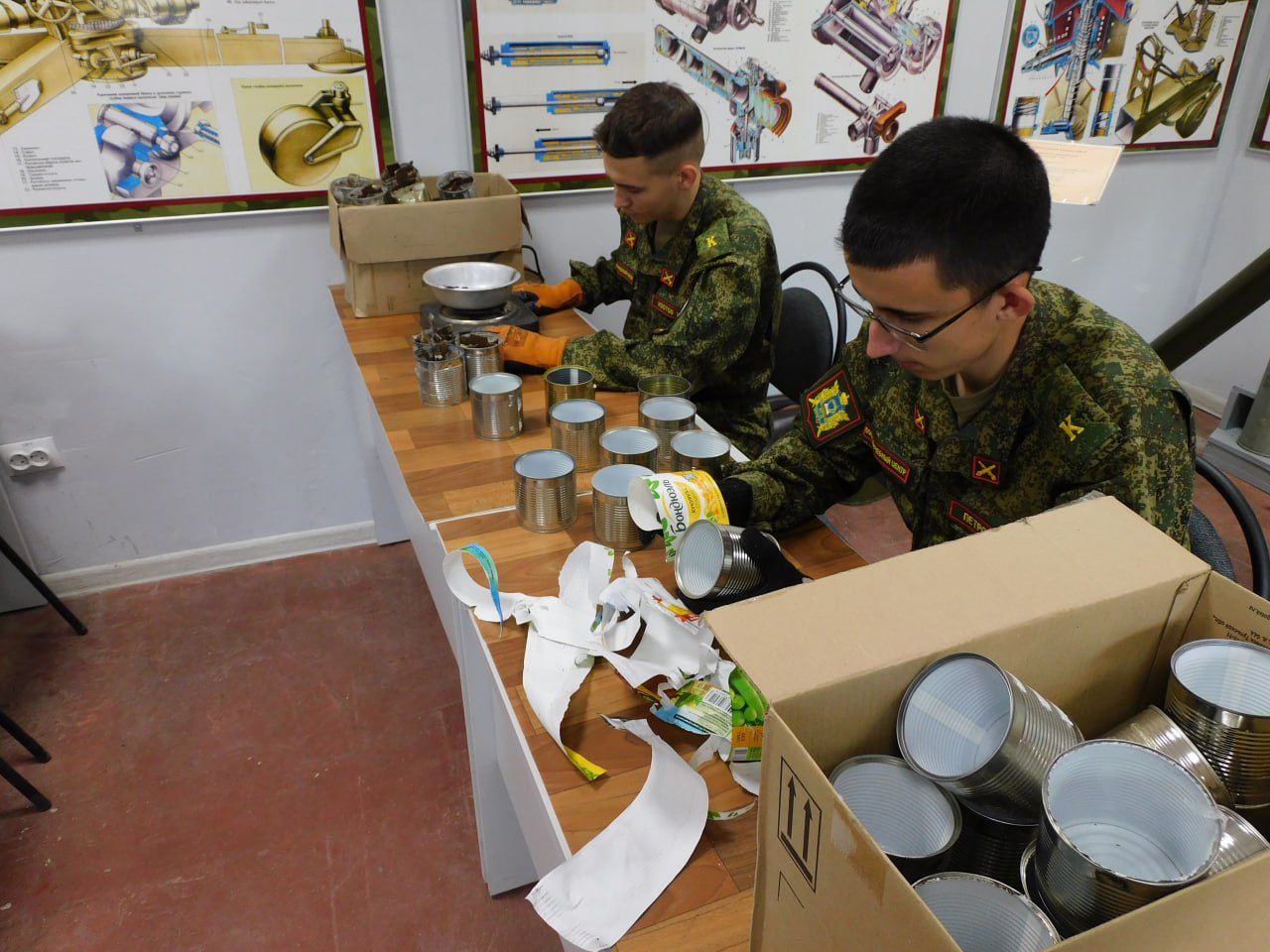 Студенты ЮЗГУ изготовили свечи для бойцов на передовой Студенты ЮЗГУ изготовили свечи для бойцов на передовой