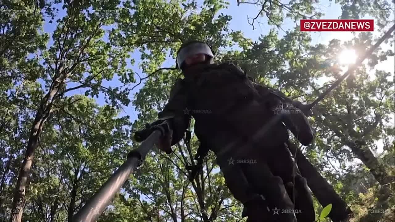 Хинштейн встретился с бойцами КНДР и лично поблагодарил их от лица жителей Курской области