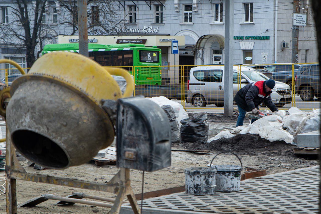 Благоустройство общественной территории возле ТЦ «Куряночка» продолжается