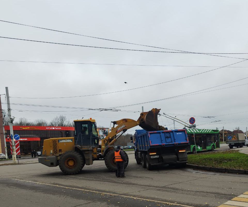 Чистоту на улицах города наводят 111 человек Чистоту на улицах города наводят 111 человек