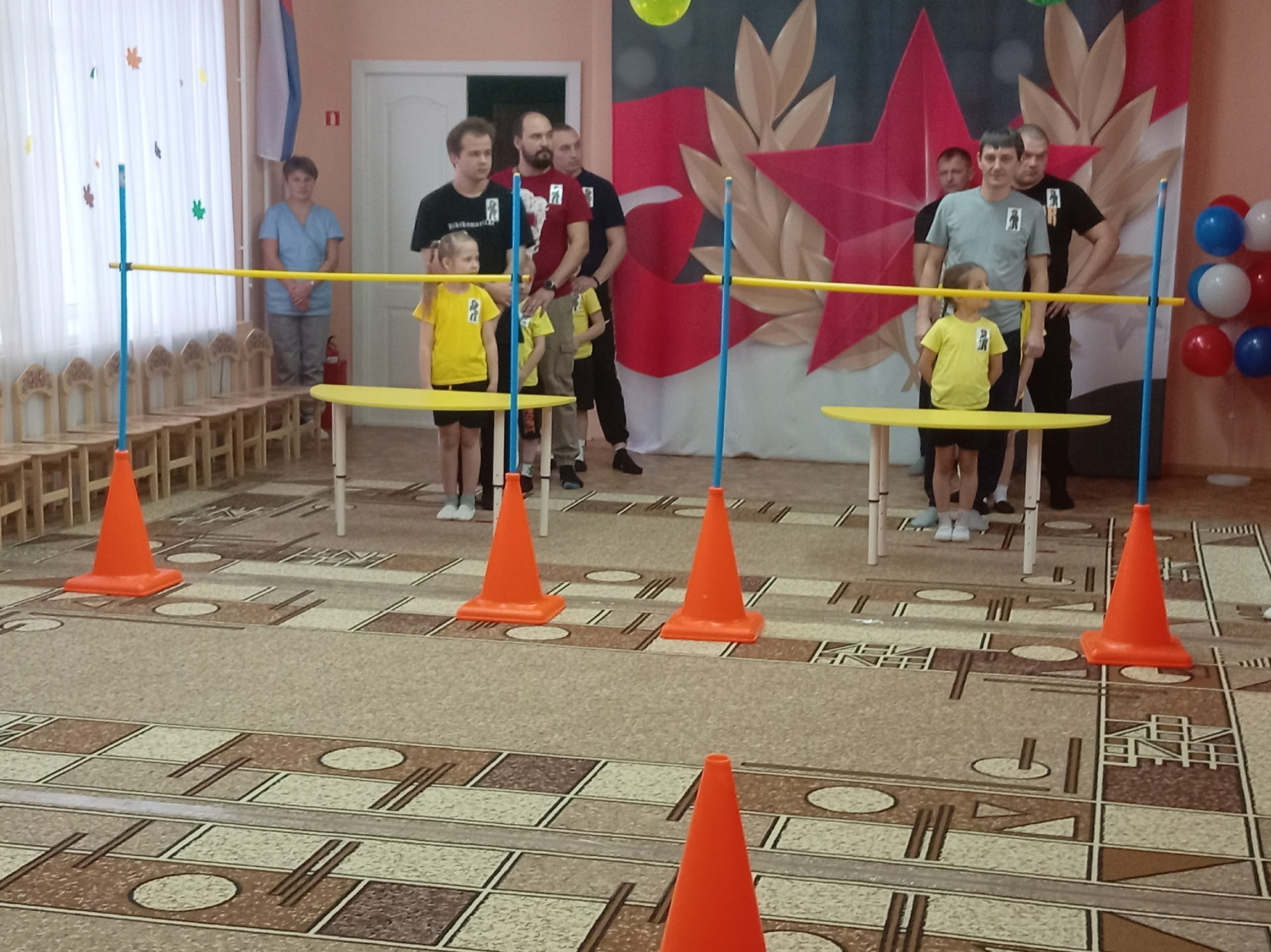 На физкультуру вместе с папами! На физкультуру вместе с папами!