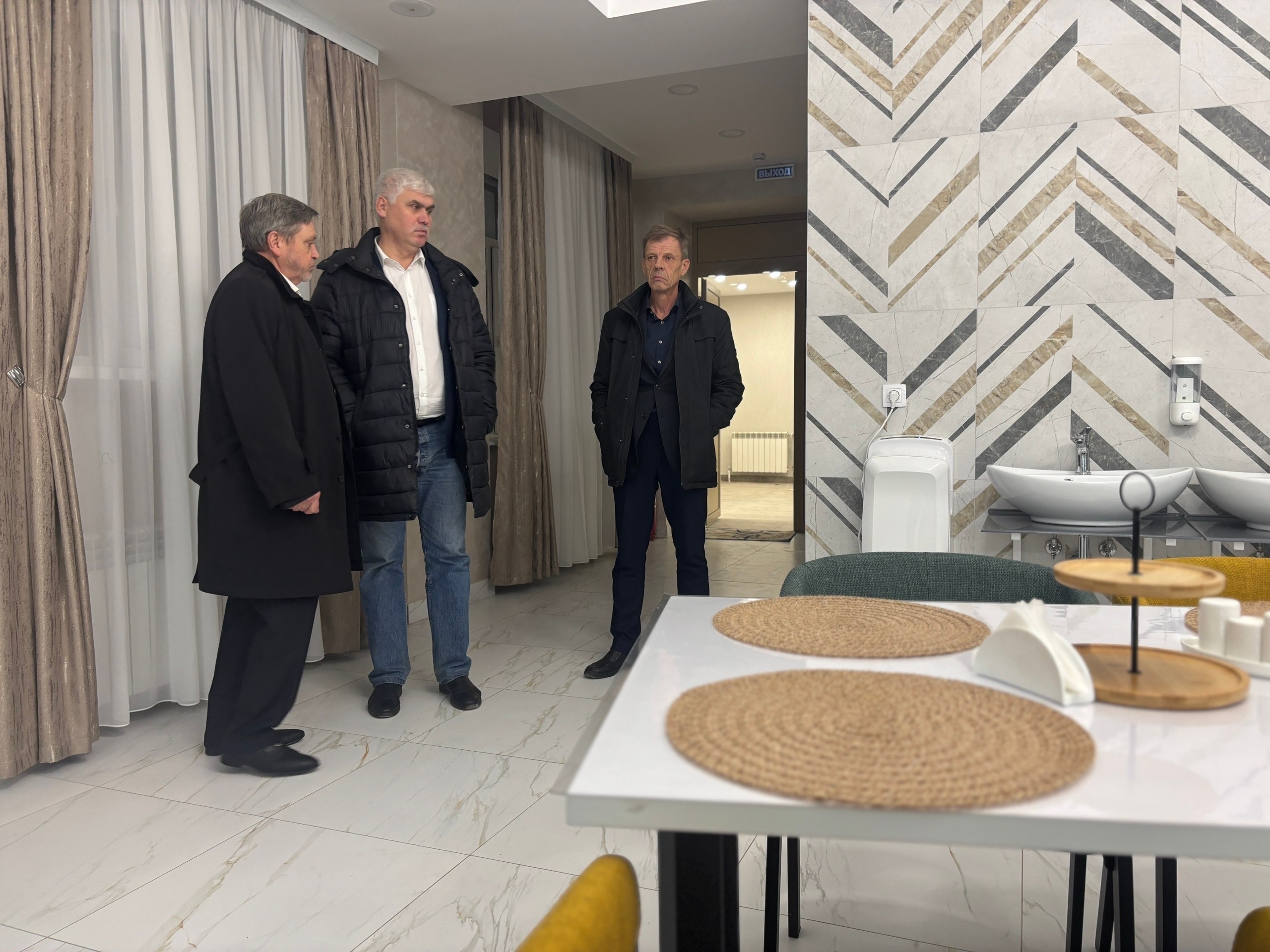 Среди организаций стационарного социального обслуживания, где в текущем году проводятся капитальные ремонты в ходе реализации национального проекта «Семья» – Курский дом социального обслуживания Среди организаций стационарного социального обслуживания, где в текущем году проводятся капитальные ремонты в ходе реализации национального проекта «Семья» – Курский дом социального обслуживания