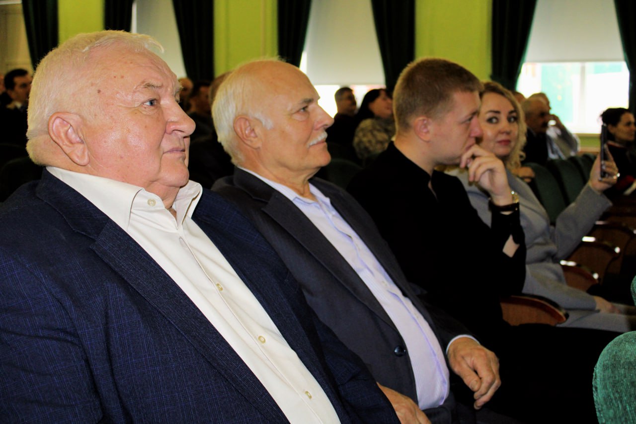 Юрий Астахов: Сегодня в нашем районе — особый, праздничный день! Юрий Астахов: Сегодня в нашем районе — особый, праздничный день!