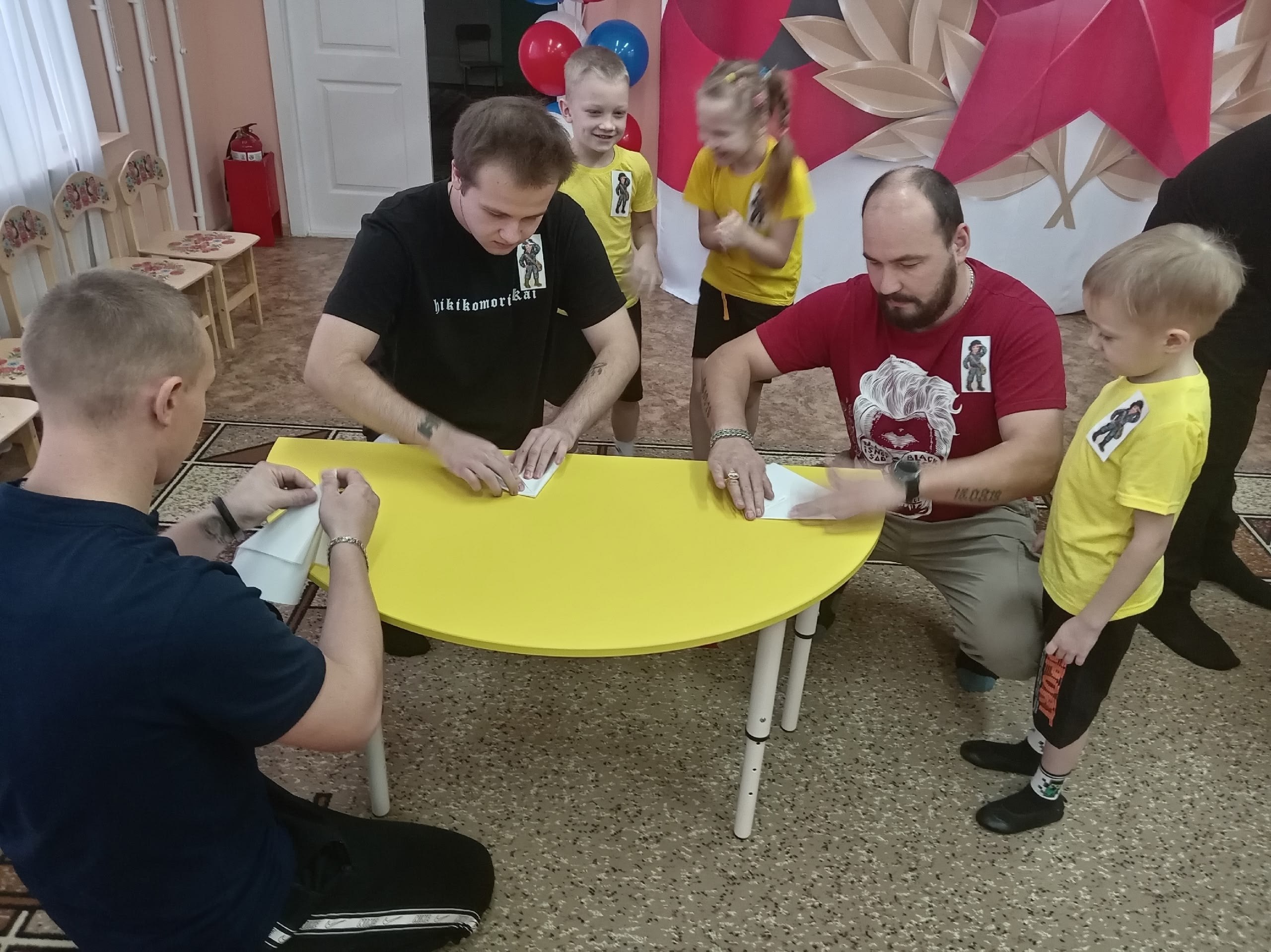 На физкультуру вместе с папами! На физкультуру вместе с папами!