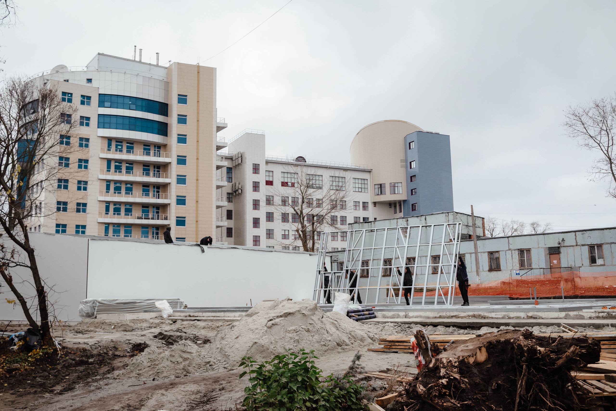 Александр Хинштейн: Вместе с коллегами из Федерального медико-биологического агентства (ФМБА) во главе с заместителем руководителя Натальей Михайловой проинспектировали ход строительства федерального центра заготовки и... Александр Хинштейн: Вместе с коллегами из Федерального медико-биологического агентства (ФМБА) во главе с заместителем руководителя Натальей Михайловой проинспектировали ход строительства федерального центра заготовки и...