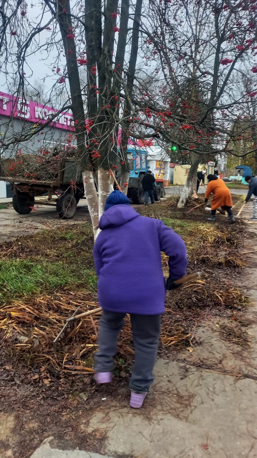 В пятницу, сотрудники администрации Свободинского сельсовета провели традиционный санитарный день В пятницу, сотрудники администрации Свободинского сельсовета провели традиционный санитарный день