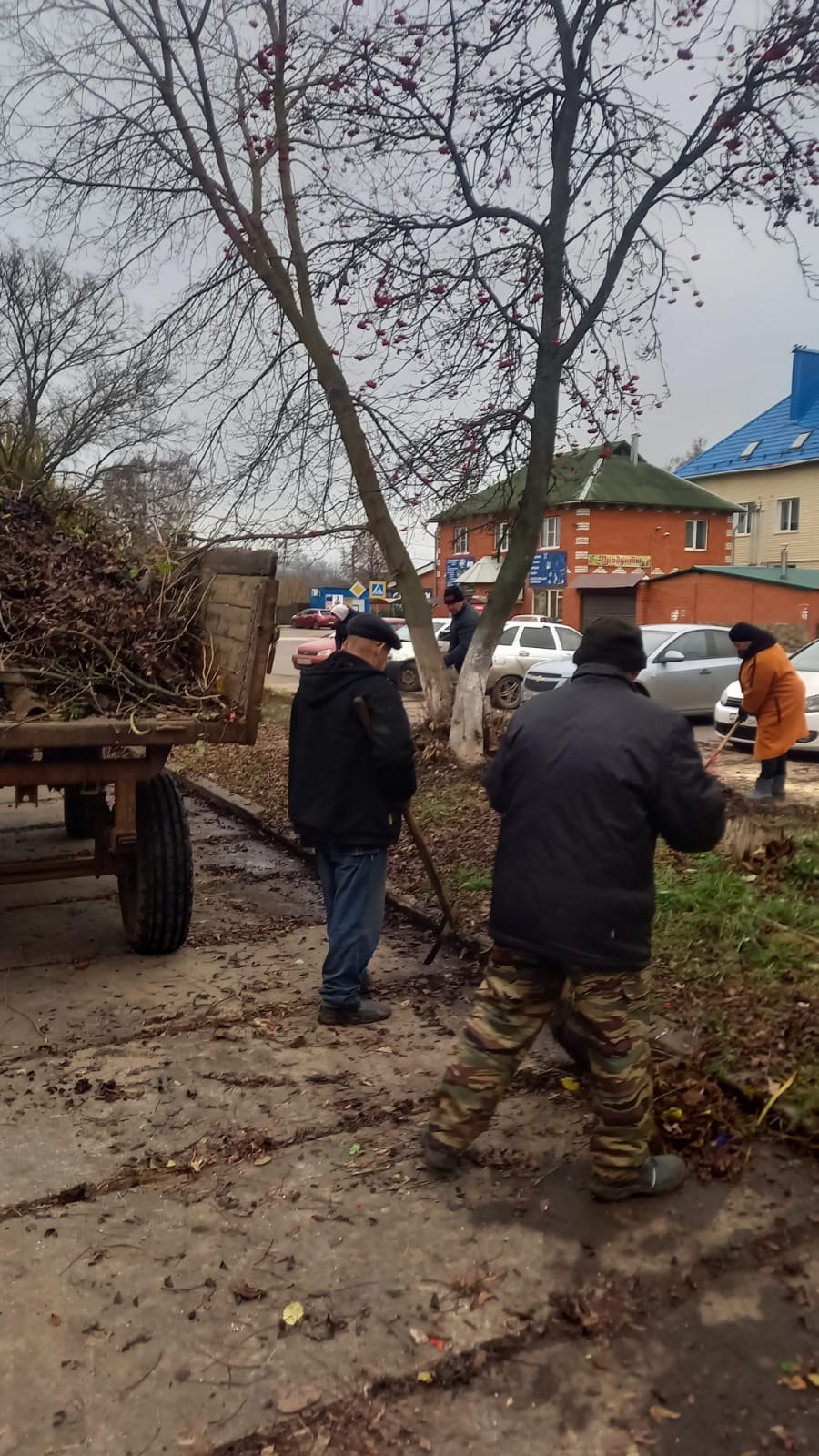 В пятницу, сотрудники администрации Свободинского сельсовета провели традиционный санитарный день В пятницу, сотрудники администрации Свободинского сельсовета провели традиционный санитарный день