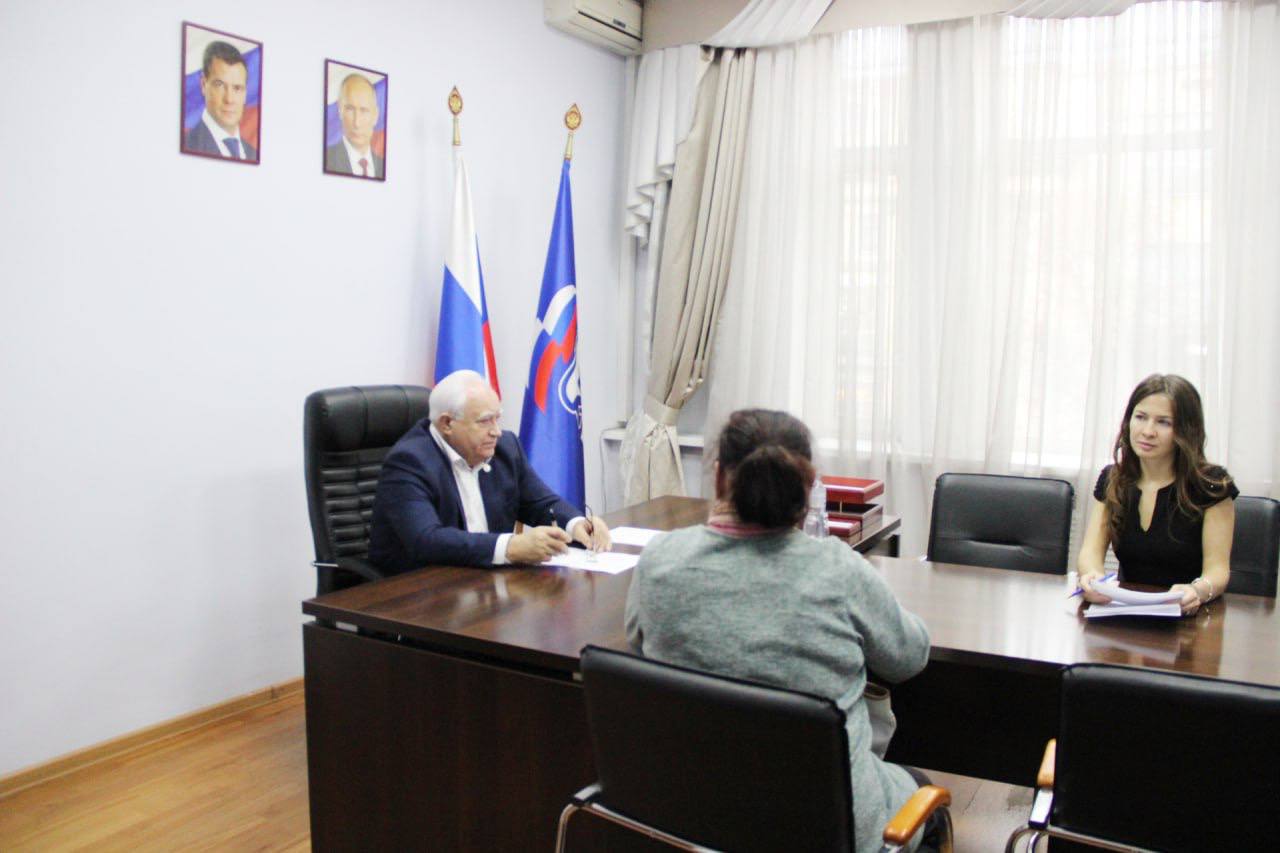 С житейскими вопросами к единороссу Николаю Жеребилову С житейскими вопросами к единороссу Николаю Жеребилову