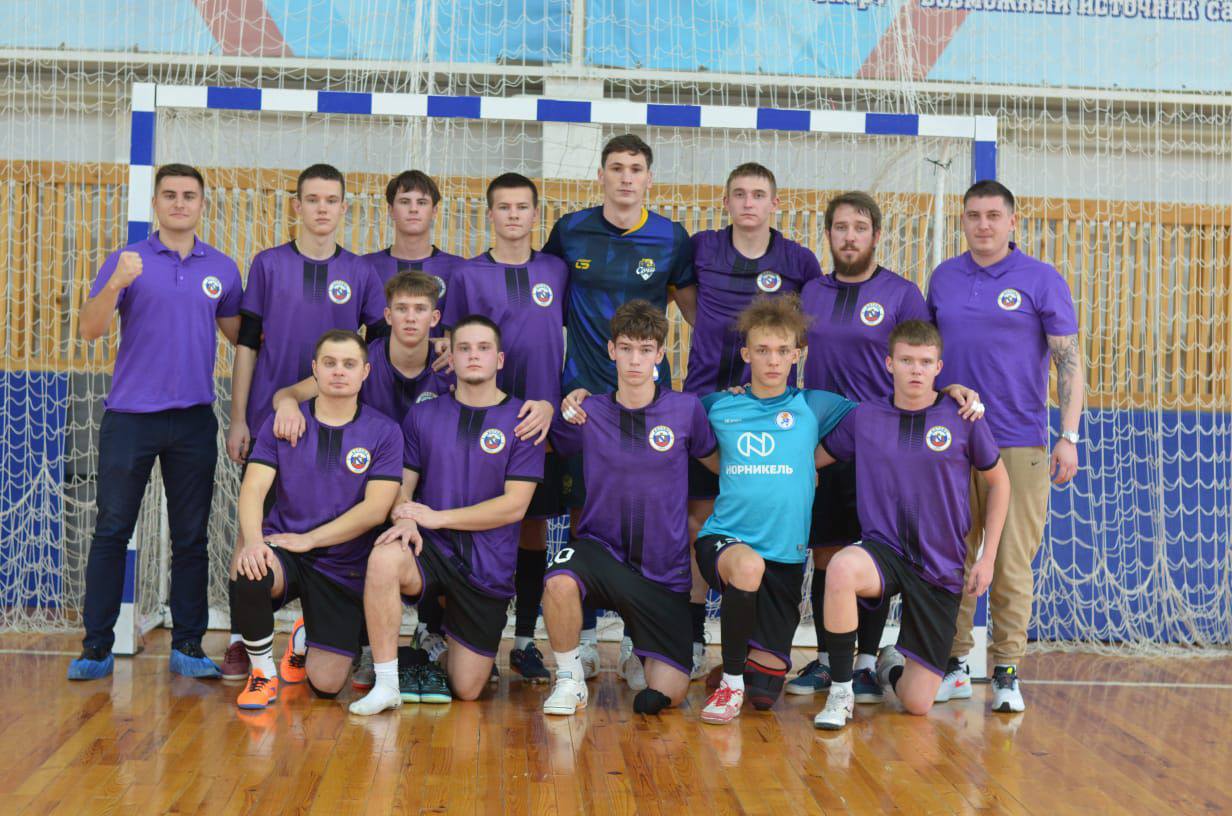 Виктор Петров: 12 ноября в универсальном спортивном зале МКУ «ФОК «Русич» Пристенского района прошли игры Кубка Курской области по футзалу 2025 года в группе Д. В соревнованиях встретились команды «Легион - ДЮСШ» (г....