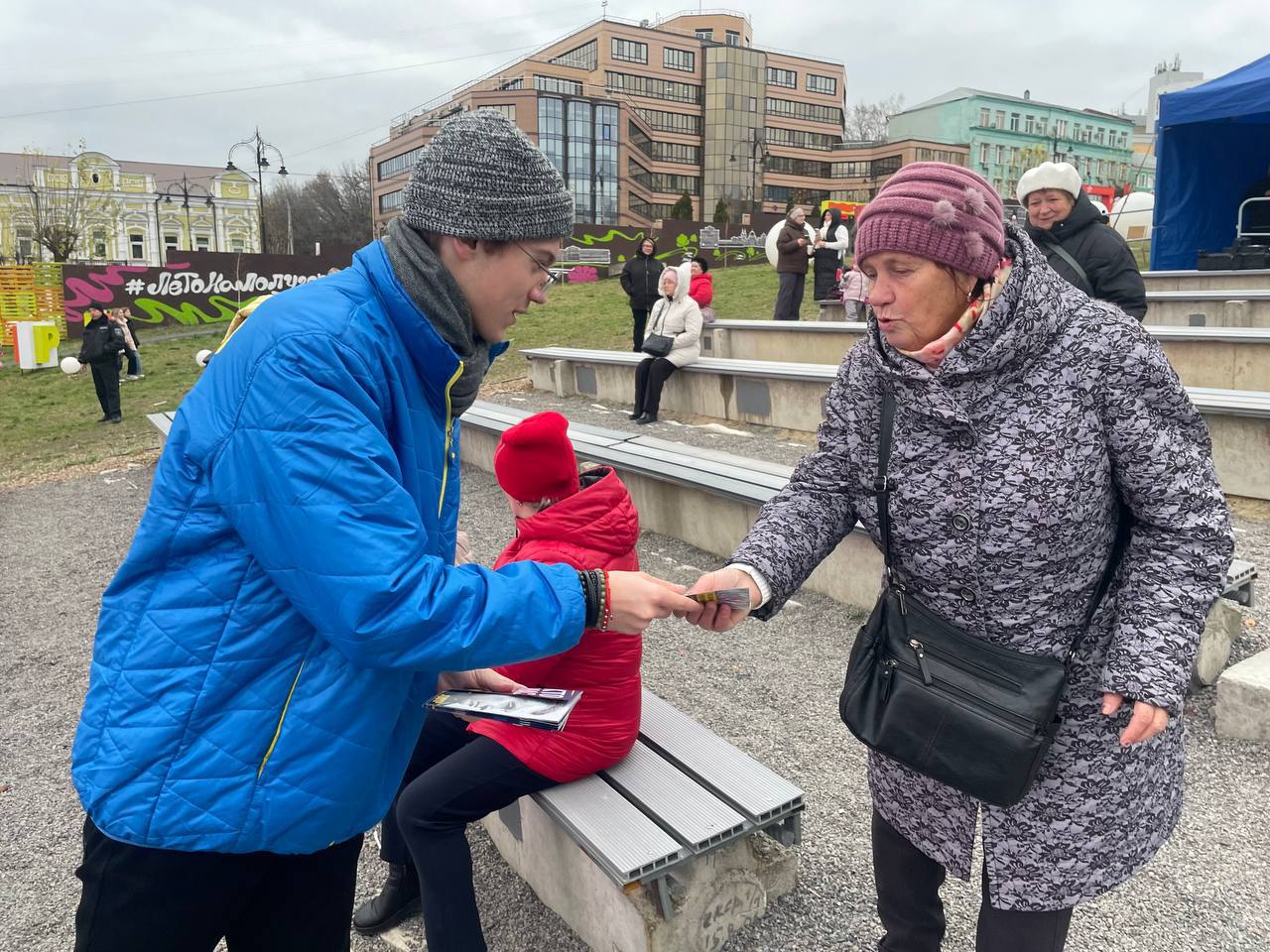 Активисты ЛДПР пообщались с курянами на Фестивале районов! Активисты ЛДПР пообщались с курянами на Фестивале районов!