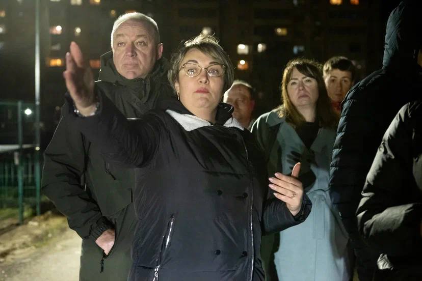 Евгений Маслов: По поручению губернатора Александра Хинштейна вчера вечером встретился с жителями дома по улице Майский бульвар, 9 Евгений Маслов: По поручению губернатора Александра Хинштейна вчера вечером встретился с жителями дома по улице Майский бульвар, 9