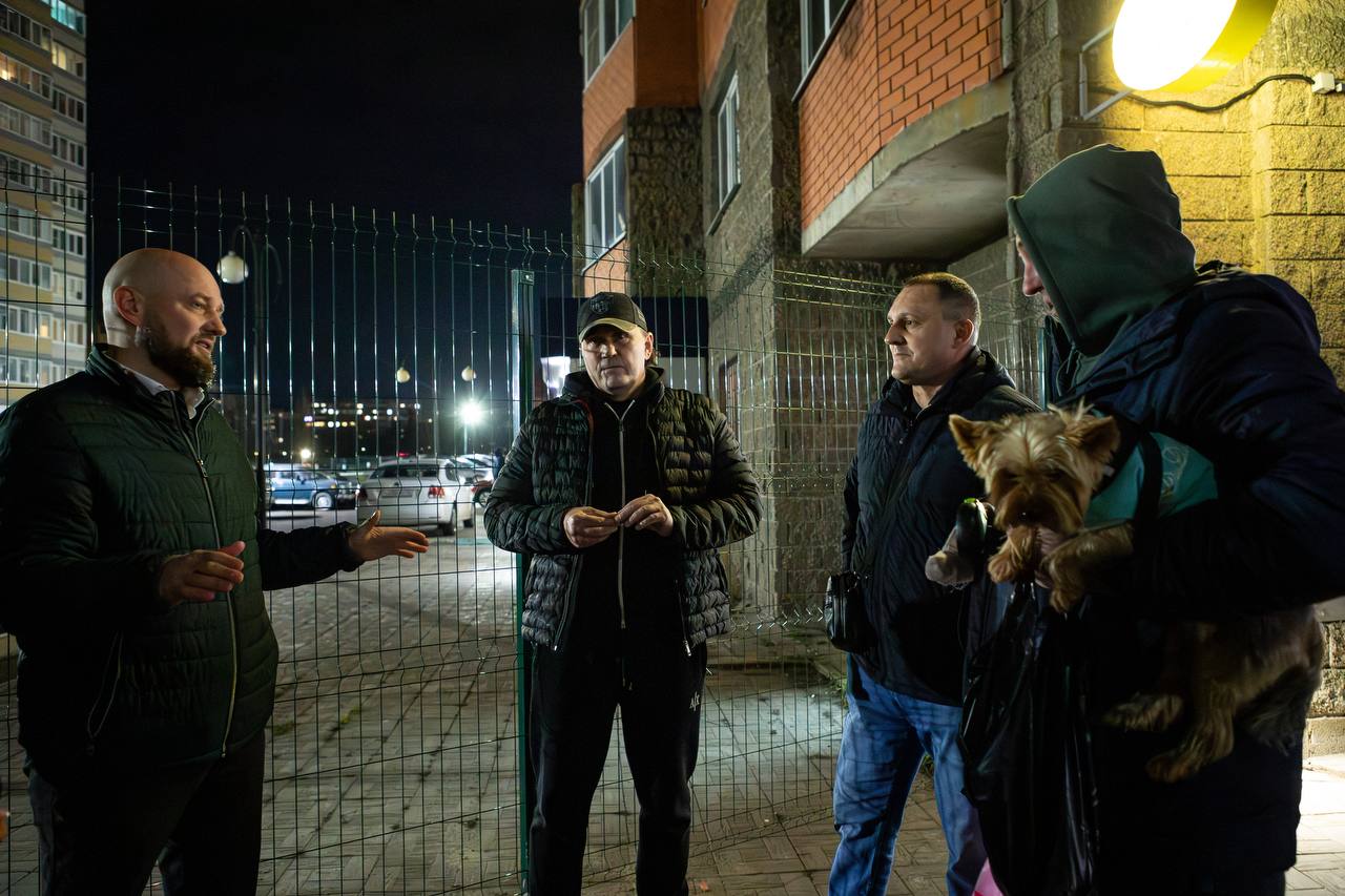 Глава Курска Евгений Маслов встретился с жителями дома по улице Майский бульвар, 9 Глава Курска Евгений Маслов встретился с жителями дома по улице Майский бульвар, 9