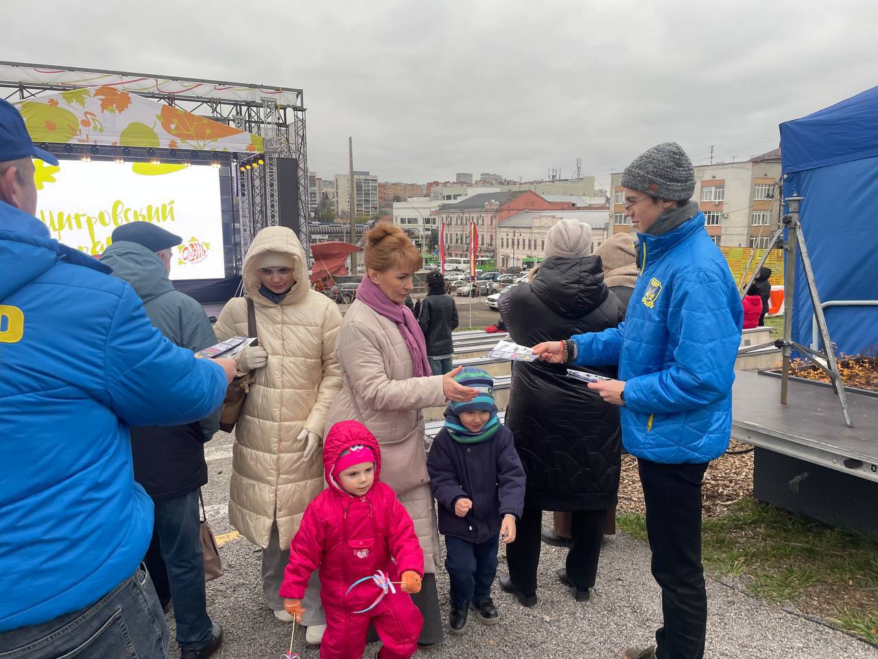Активисты ЛДПР пообщались с курянами на Фестивале районов! Активисты ЛДПР пообщались с курянами на Фестивале районов!