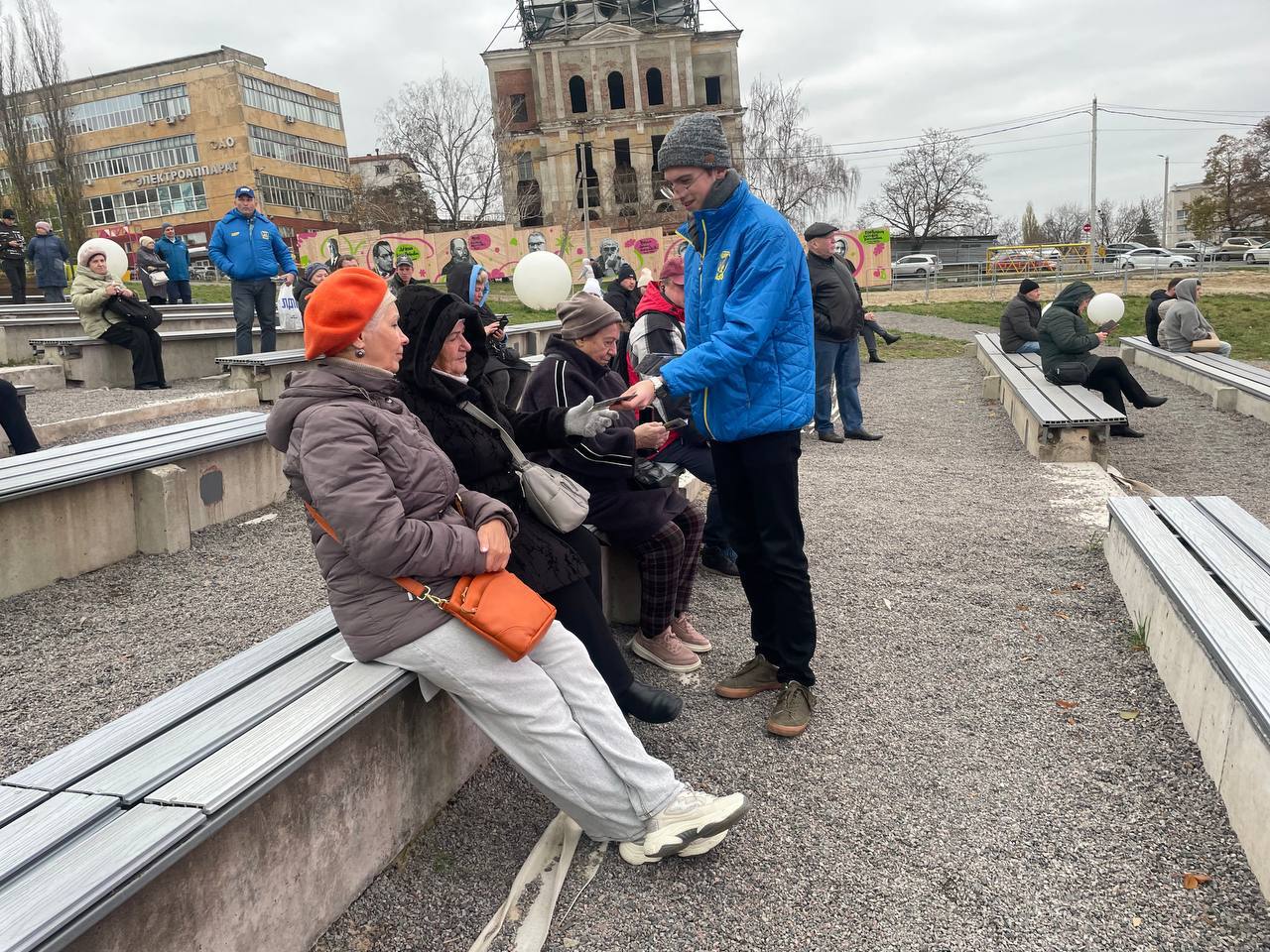 Активисты ЛДПР пообщались с курянами на Фестивале районов! Активисты ЛДПР пообщались с курянами на Фестивале районов!