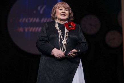 Одна из самых ярких и любимых публикой артисток Курской филармонии, мастер художественного слова Галина Азиатцева отметила юбилей