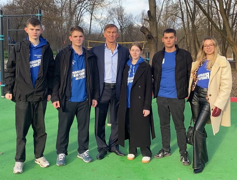 Сенатор РФ Александр Брыксин поздравляет Курское отделение Молодой Гвардии Единой России с юбилеем: