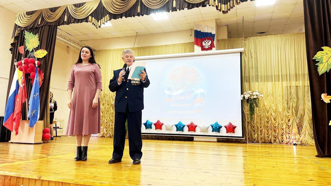 Единая Россия поблагодарила людей, отдавших свою жизнь служению Отечеству Единая Россия поблагодарила людей, отдавших свою жизнь служению Отечеству