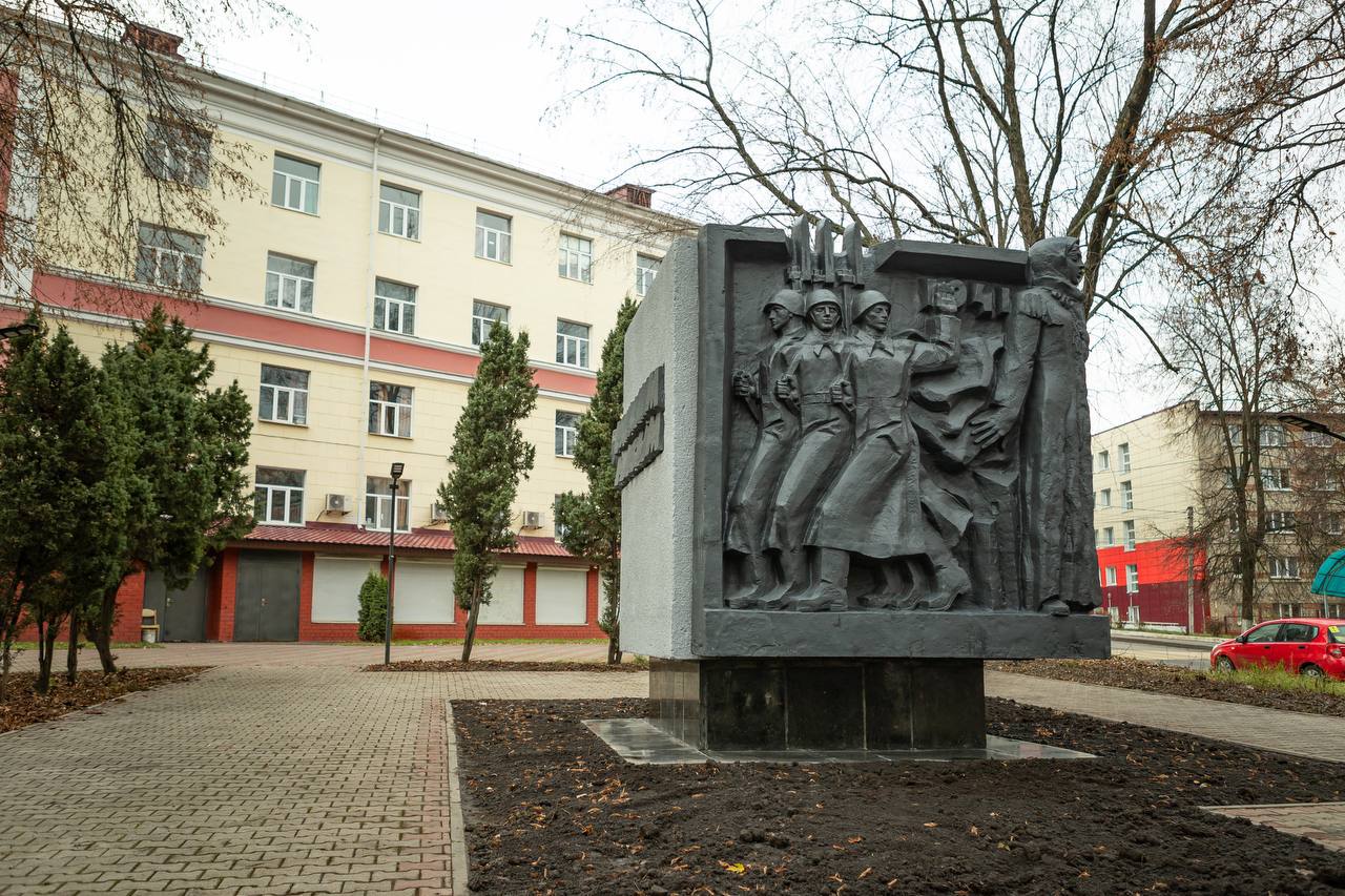 Евгений Маслов: Сегодня вместе с губернатором Александром Хинштейном и коллегами из регионального правительства осмотрели несколько памятников, которые ремонтируются в городе Евгений Маслов: Сегодня вместе с губернатором Александром Хинштейном и коллегами из регионального правительства осмотрели несколько памятников, которые ремонтируются в городе