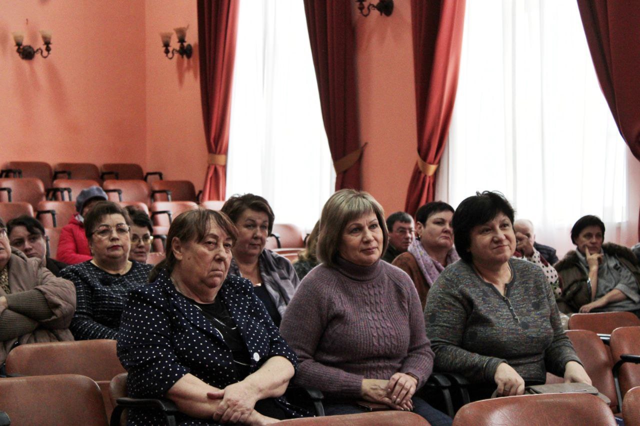 Врио министра здравоохранения Курской области провела встречу с жителями Солнцевского и Мантуровского районов Врио министра здравоохранения Курской области провела встречу с жителями Солнцевского и Мантуровского районов