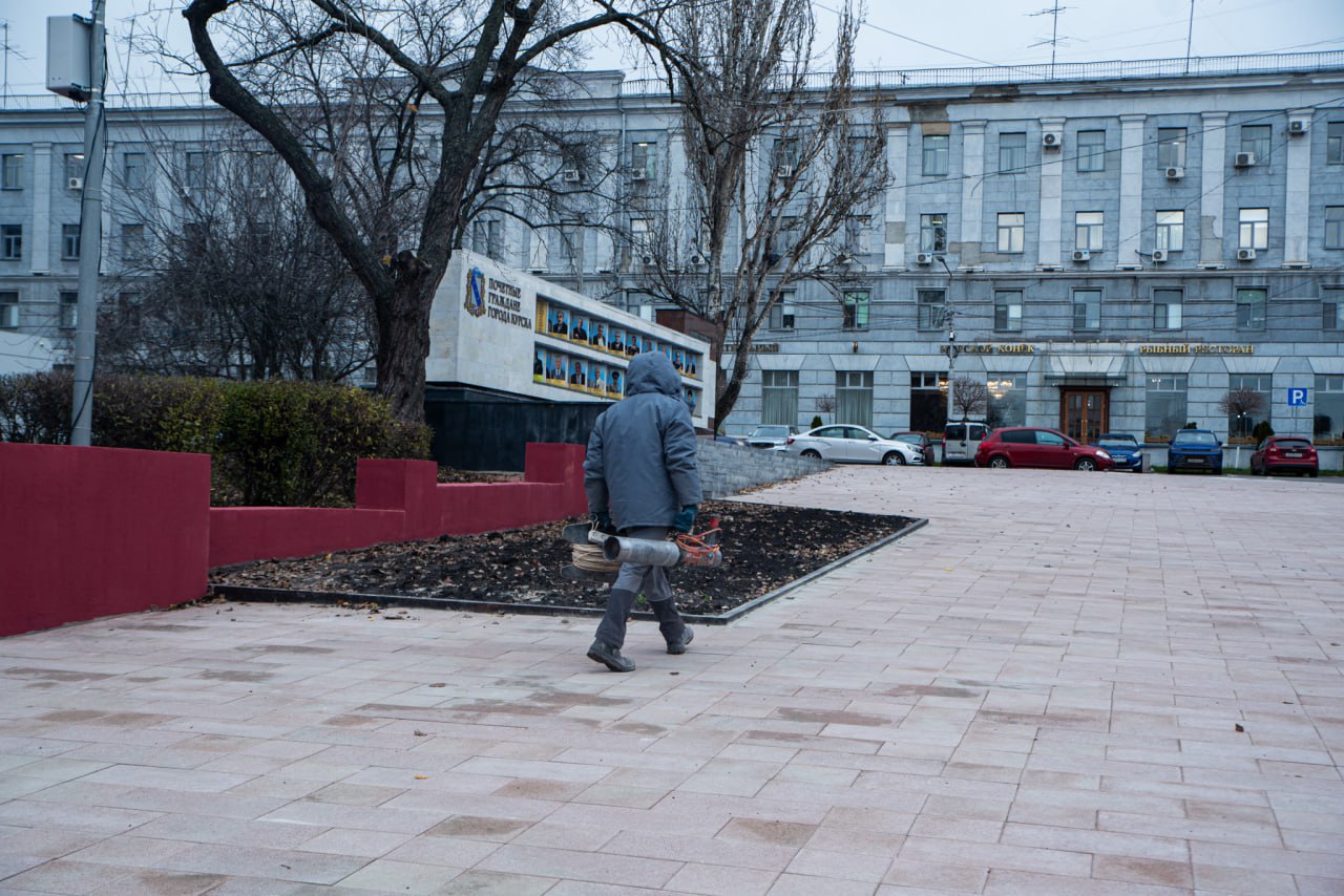 Благоустройство сквера у Главпочтамта на Красной площади подходит к завершению Благоустройство сквера у Главпочтамта на Красной площади подходит к завершению