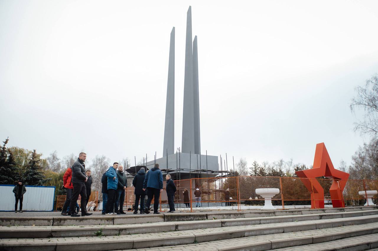 123 Александр Хинштейн проинспектировал реконструкции городских памятников