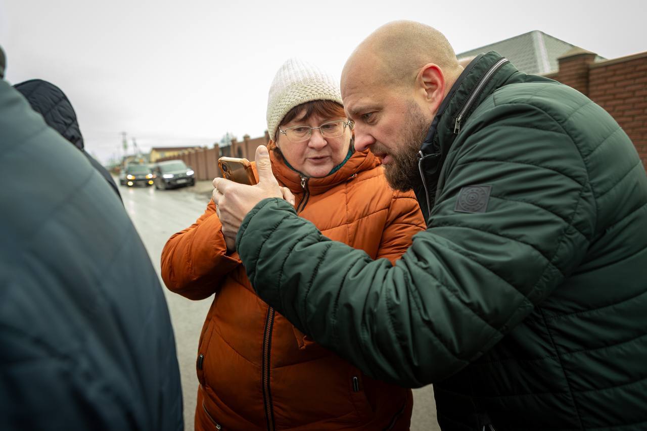Евгений Маслов: Сегодня во время объезда вместе с губернатором Александром Хинштейном посмотрели несколько адресов, где у жителей возникали нарекания на качество ремонта дорог Евгений Маслов: Сегодня во время объезда вместе с губернатором Александром Хинштейном посмотрели несколько адресов, где у жителей возникали нарекания на качество ремонта дорог