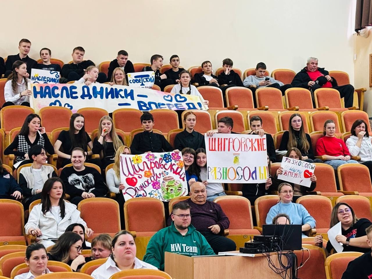 Юрий Астахов: Поздравляем команду КВН «Щигровские разносолы» с выходом в финал! Юрий Астахов: Поздравляем команду КВН «Щигровские разносолы» с выходом в финал!