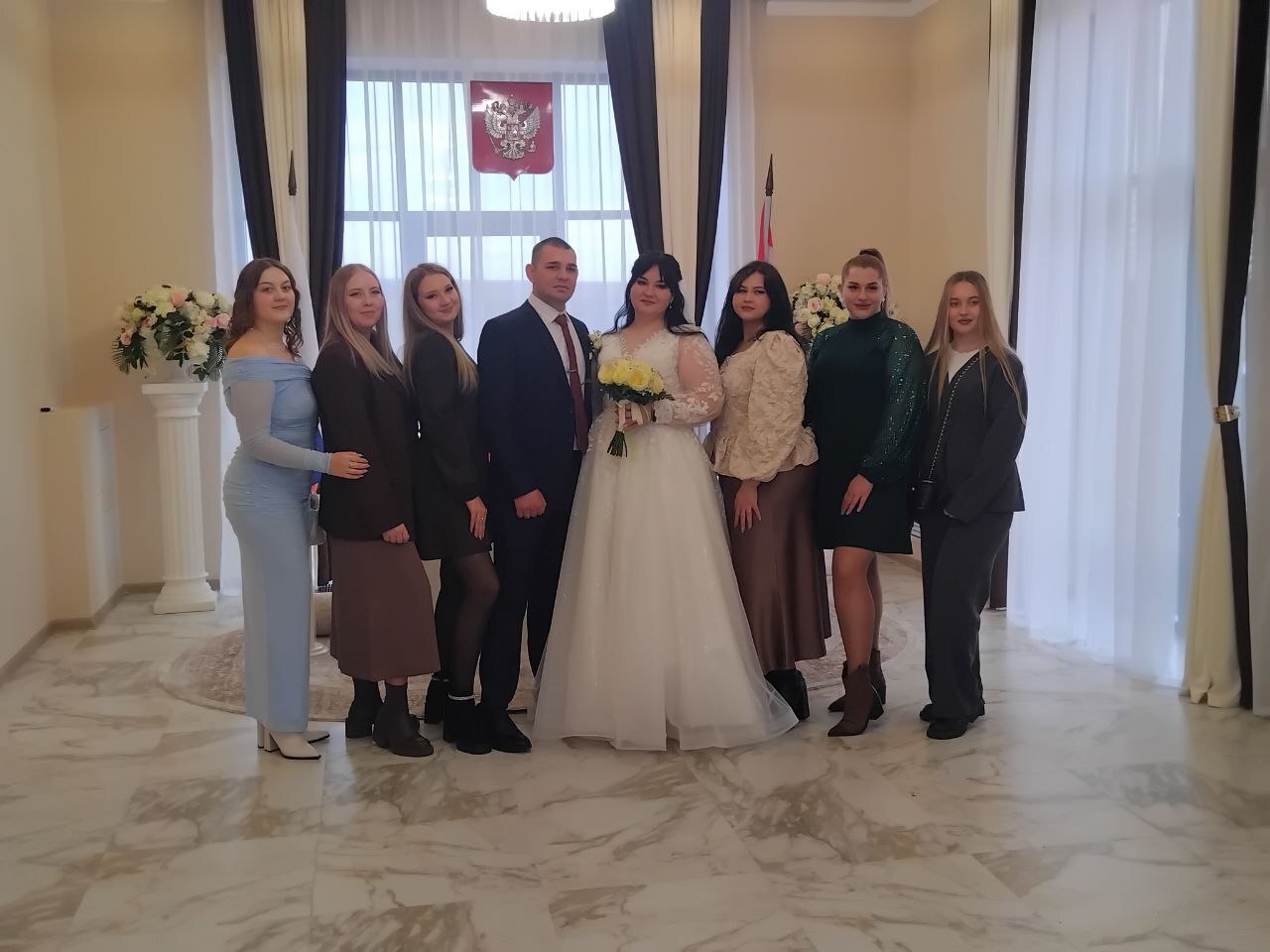 С днем свадьбы, дорогие молодожены.!Пусть Ваши планы и мечты воплощаются в жизнь, пусть семейная жизнь каждый день радует яркими красками, теплом и приятным общением С днем свадьбы, дорогие молодожены.!Пусть Ваши планы и мечты воплощаются в жизнь, пусть семейная жизнь каждый день радует яркими красками, теплом и приятным общением