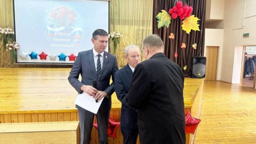 Единая Россия поблагодарила людей, отдавших свою жизнь служению Отечеству