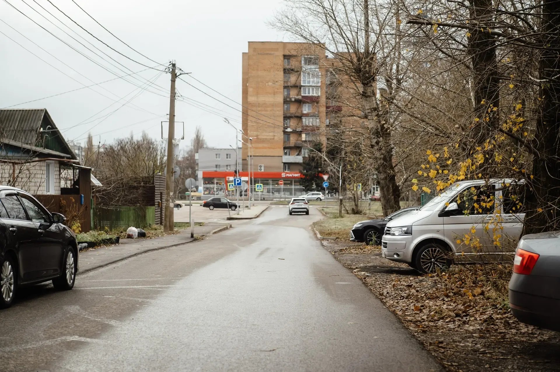 Губернатор Курской области Александр Хинштейн во время объезда посмотрел несколько адресов, где у жителей возникали нарекания на качество ремонта дорог Губернатор Курской области Александр Хинштейн во время объезда посмотрел несколько адресов, где у жителей возникали нарекания на качество ремонта дорог
