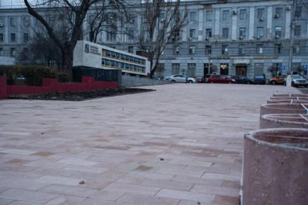 Благоустройство сквера у Главпочтамта на Красной площади подходит к завершению