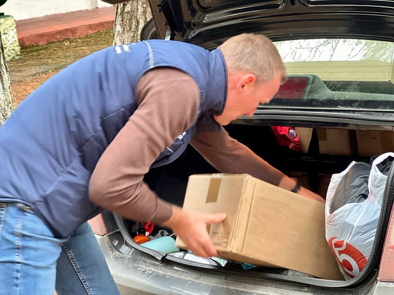 Игорь Кастюкевич: В волонтерском лагере Единой России «Курский рубеж» встретили гумпомощь от участника 2 и 8 смены Александра Щепалова из Нижнего Новгорода и Нижегородского отделения Партии Единая Россия. Игорь Кастюкевич: В волонтерском лагере Единой России «Курский рубеж» встретили гумпомощь от участника 2 и 8 смены Александра Щепалова из Нижнего Новгорода и Нижегородского отделения Партии Единая Россия.