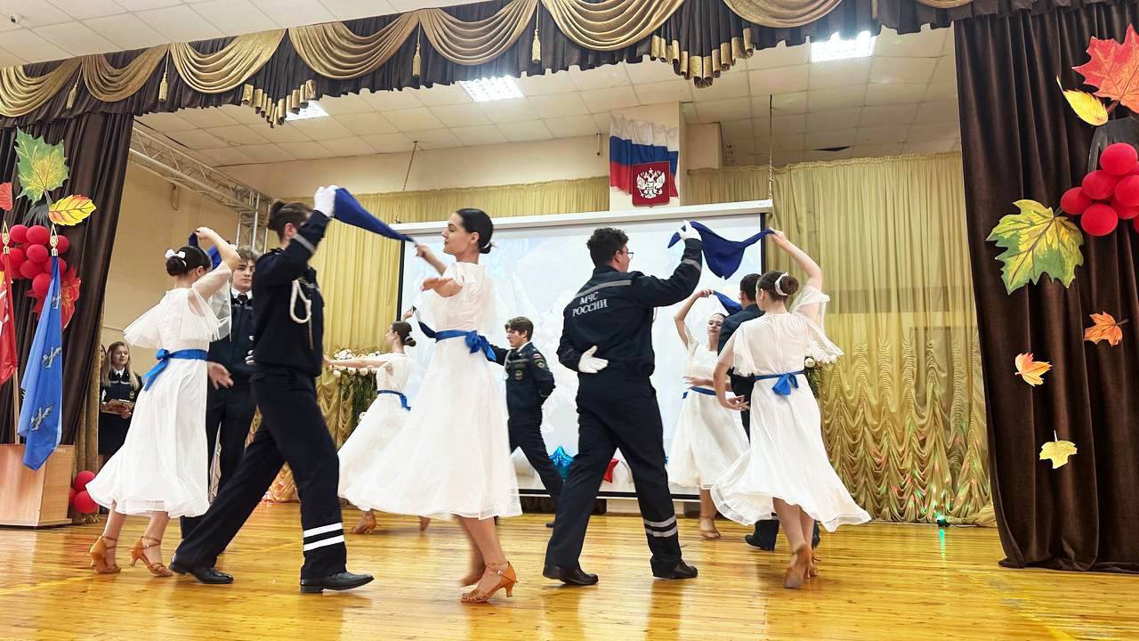 Единая Россия поблагодарила людей, отдавших свою жизнь служению Отечеству Единая Россия поблагодарила людей, отдавших свою жизнь служению Отечеству