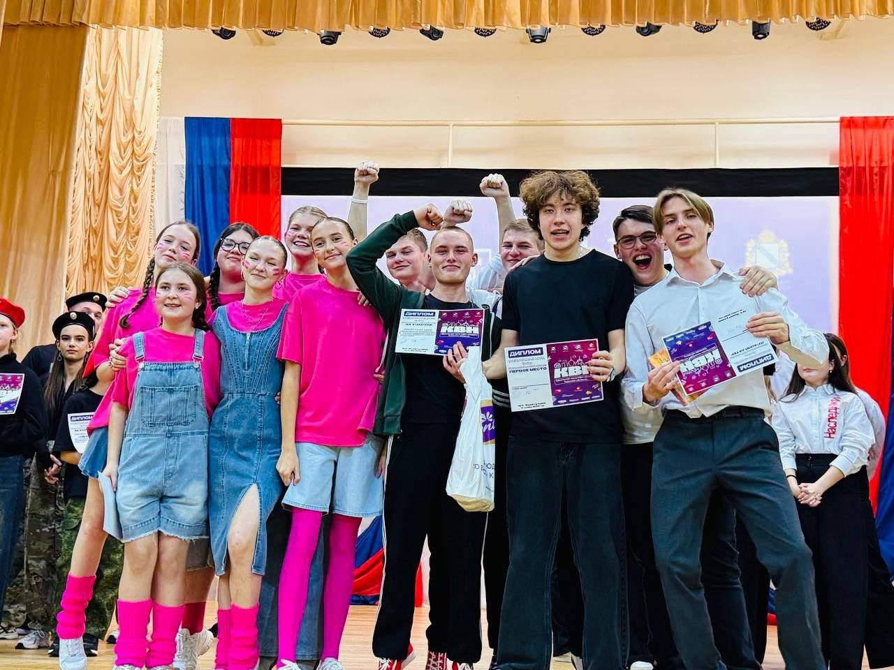 Юрий Астахов: Поздравляем команду КВН «Щигровские разносолы» с выходом в финал! Юрий Астахов: Поздравляем команду КВН «Щигровские разносолы» с выходом в финал!