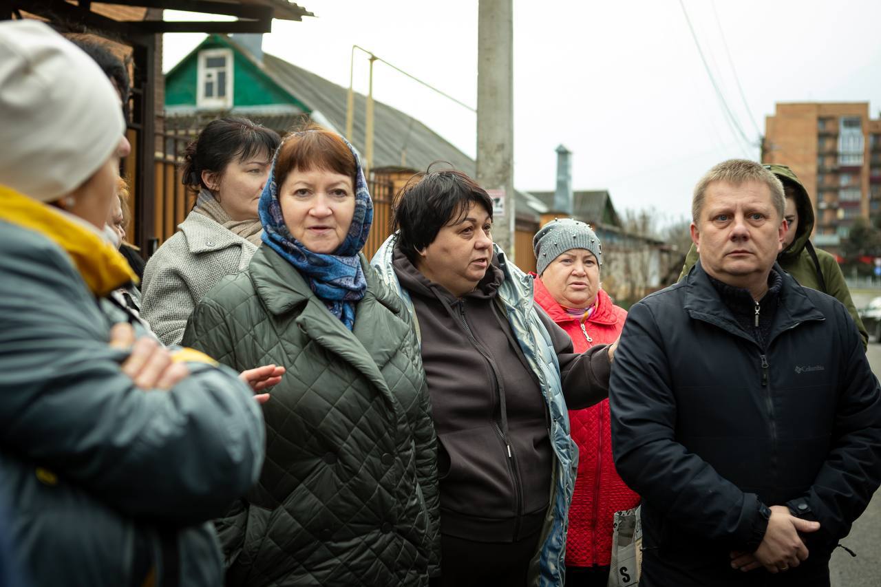 Евгений Маслов: Сегодня во время объезда вместе с губернатором Александром Хинштейном посмотрели несколько адресов, где у жителей возникали нарекания на качество ремонта дорог Евгений Маслов: Сегодня во время объезда вместе с губернатором Александром Хинштейном посмотрели несколько адресов, где у жителей возникали нарекания на качество ремонта дорог