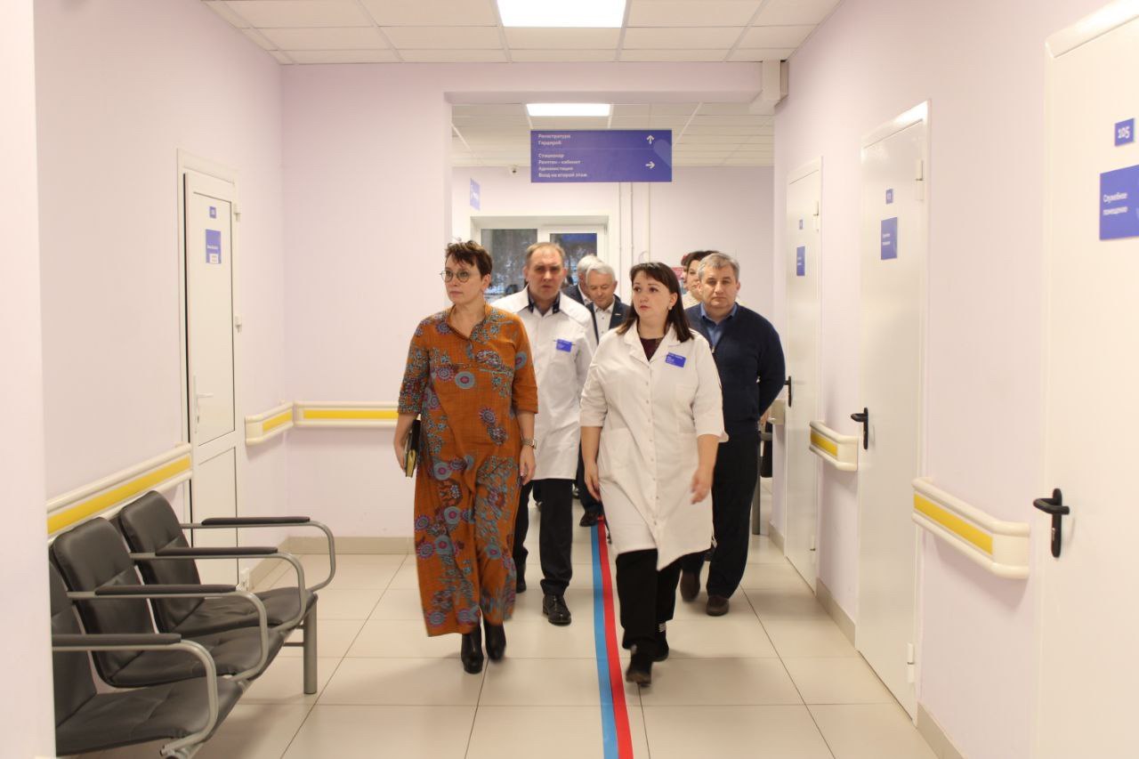 Врио министра здравоохранения Курской области провела встречу с жителями Солнцевского и Мантуровского районов Врио министра здравоохранения Курской области провела встречу с жителями Солнцевского и Мантуровского районов