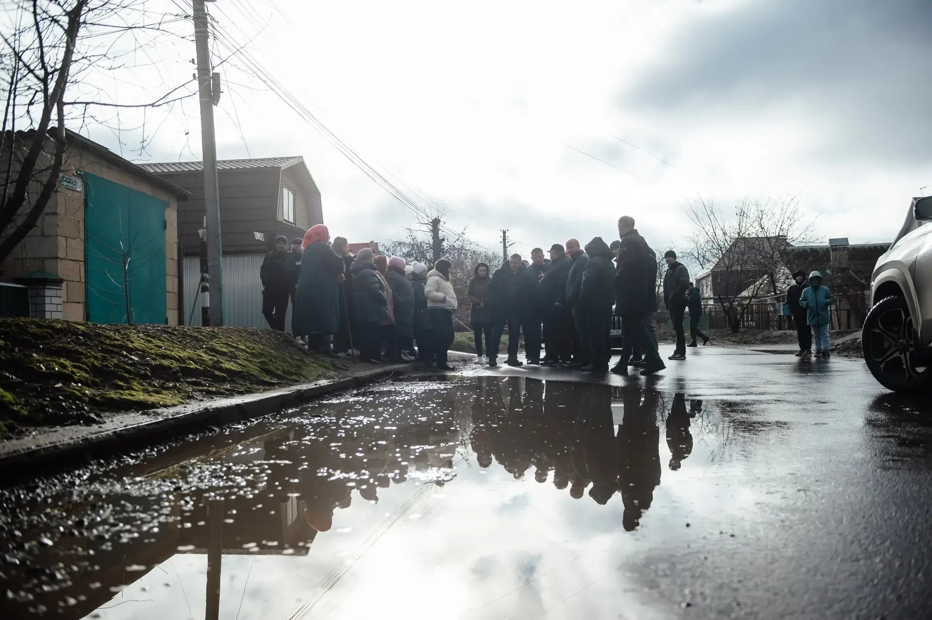 Губернатор Курской области Александр Хинштейн во время объезда посмотрел несколько адресов, где у жителей возникали нарекания на качество ремонта дорог Губернатор Курской области Александр Хинштейн во время объезда посмотрел несколько адресов, где у жителей возникали нарекания на качество ремонта дорог
