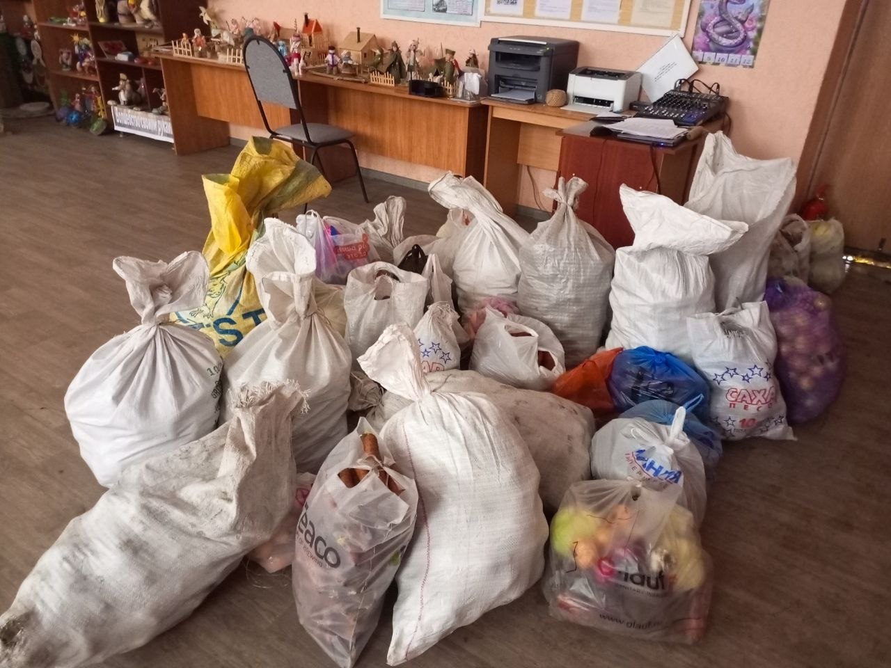 Жители села Становое вновь проявили неравнодушие и присоединились к акции поддержки солдат, которые защищают Родину Жители села Становое вновь проявили неравнодушие и присоединились к акции поддержки солдат, которые защищают Родину