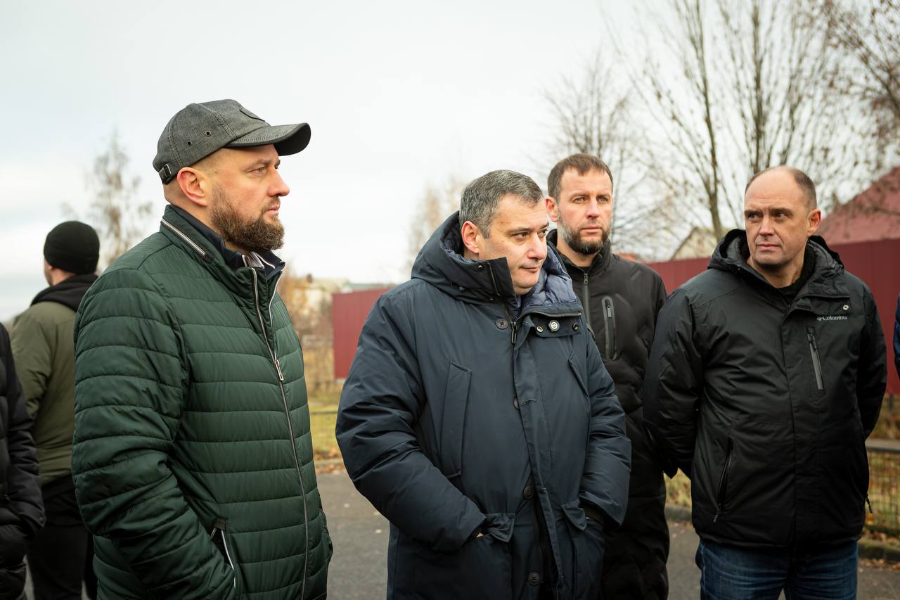 Евгений Маслов: Сегодня во время объезда вместе с губернатором Александром Хинштейном посмотрели несколько адресов, где у жителей возникали нарекания на качество ремонта дорог Евгений Маслов: Сегодня во время объезда вместе с губернатором Александром Хинштейном посмотрели несколько адресов, где у жителей возникали нарекания на качество ремонта дорог